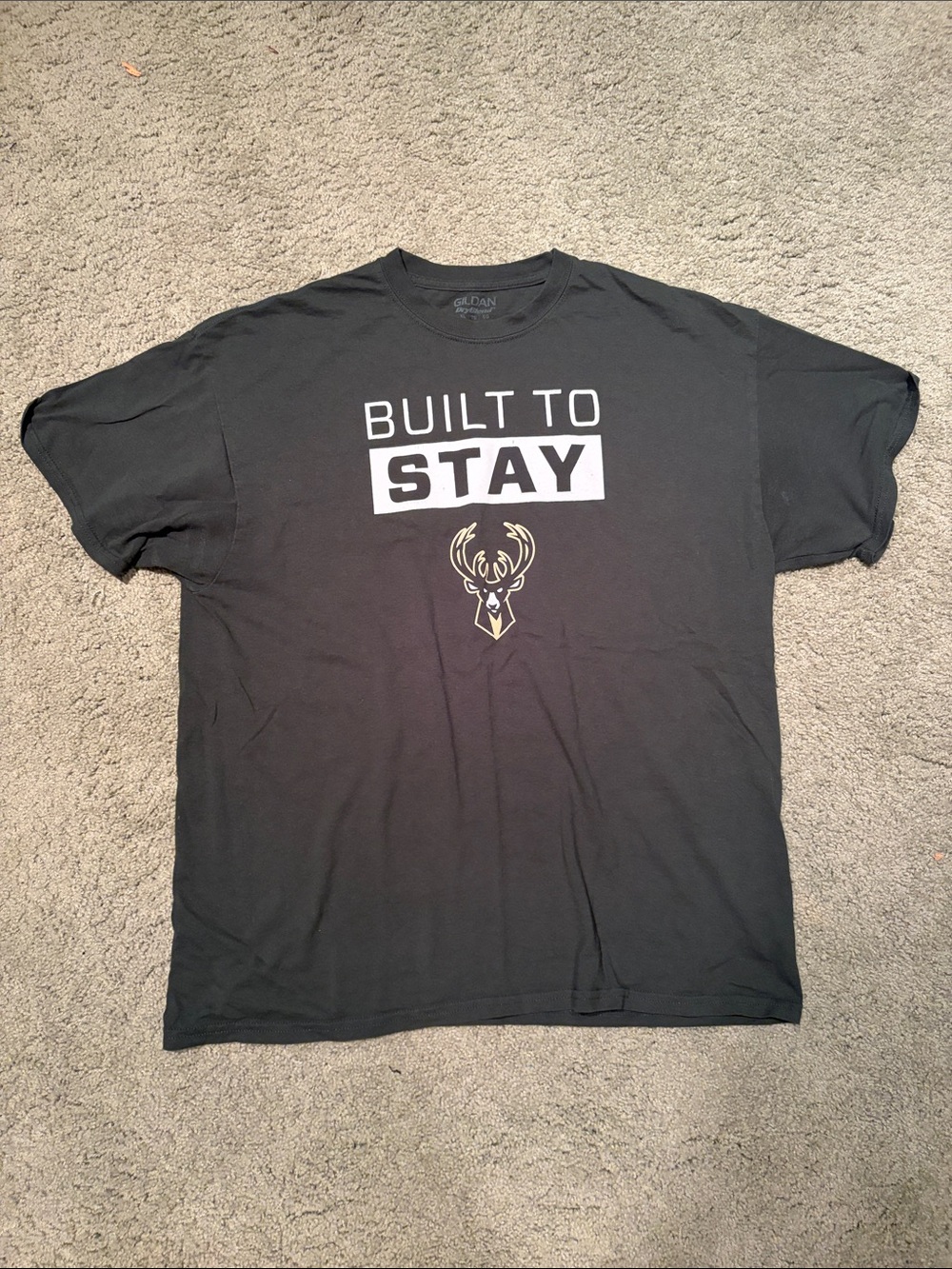 Gildan Green T‑Shirt with White 'BUILT TO STAY' and Bucks Deer Logo